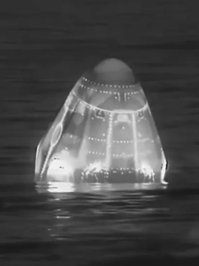 أول عملية إجلاء طبي من الفضاء.. عودة 4 رواد بعد تعرض أحدهم لأزمة صحية 