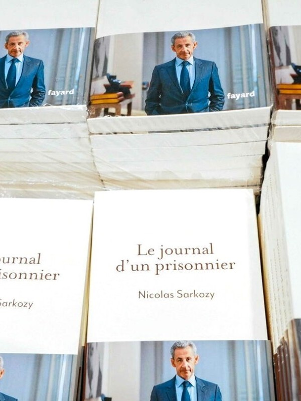ثلاثة أسابيع في السجن جعلت من ساركوزي كاتباً تراجيدياً 