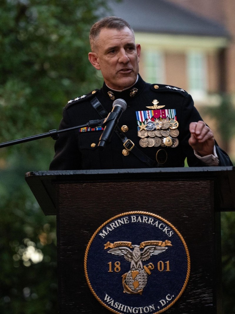 ترمب يرشح جنرالاً شارك في الضربات ضد الحوثيين للقيادة الجنوبية وسط توتر مع فنزويلا 