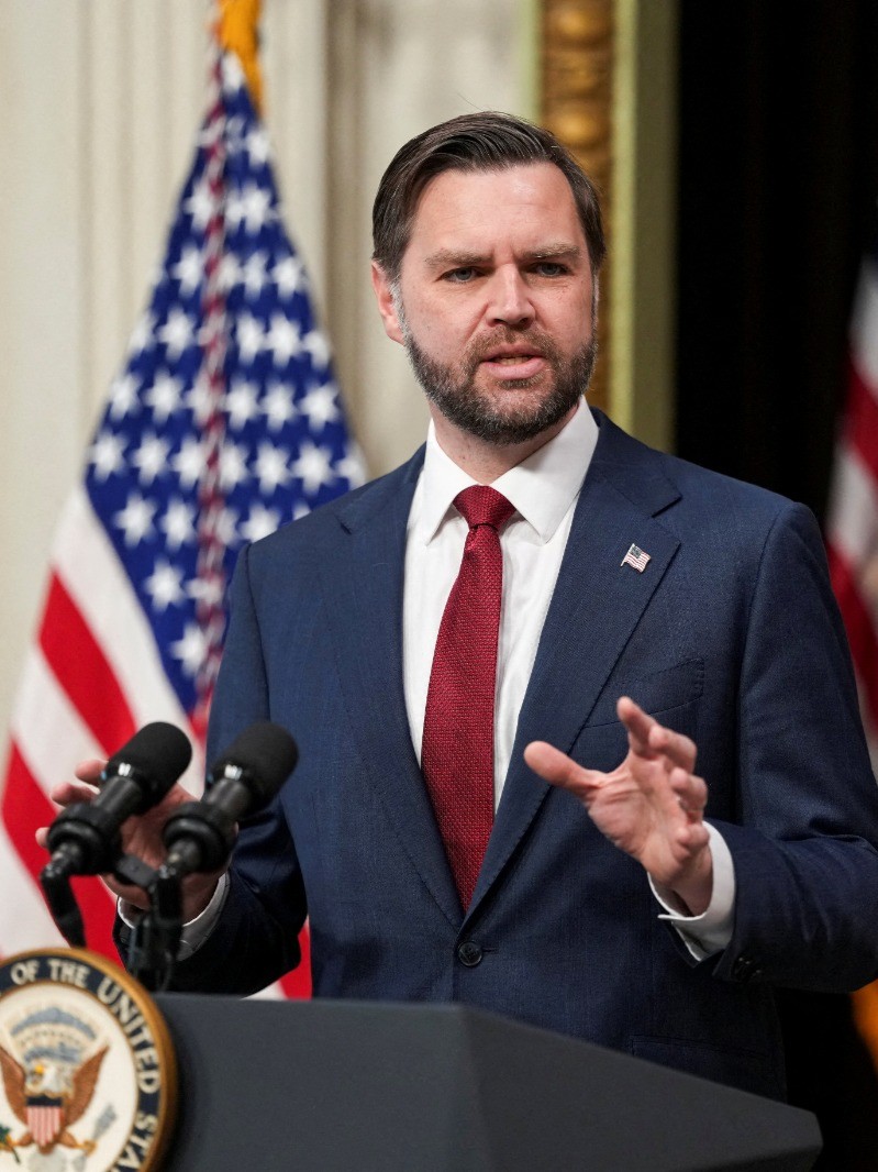 مع قرب انتهاء "مهلة ترمب".. فانس لاعب جديد على خط المفاوضات مع إيران عاجل 