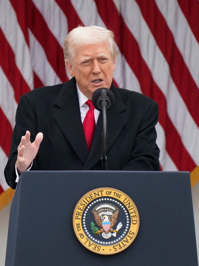 ترمب يوقع أمراً تنفيذياً يضيف دولاً لقائمة حظر دخول الولايات المتحدة عاجل 