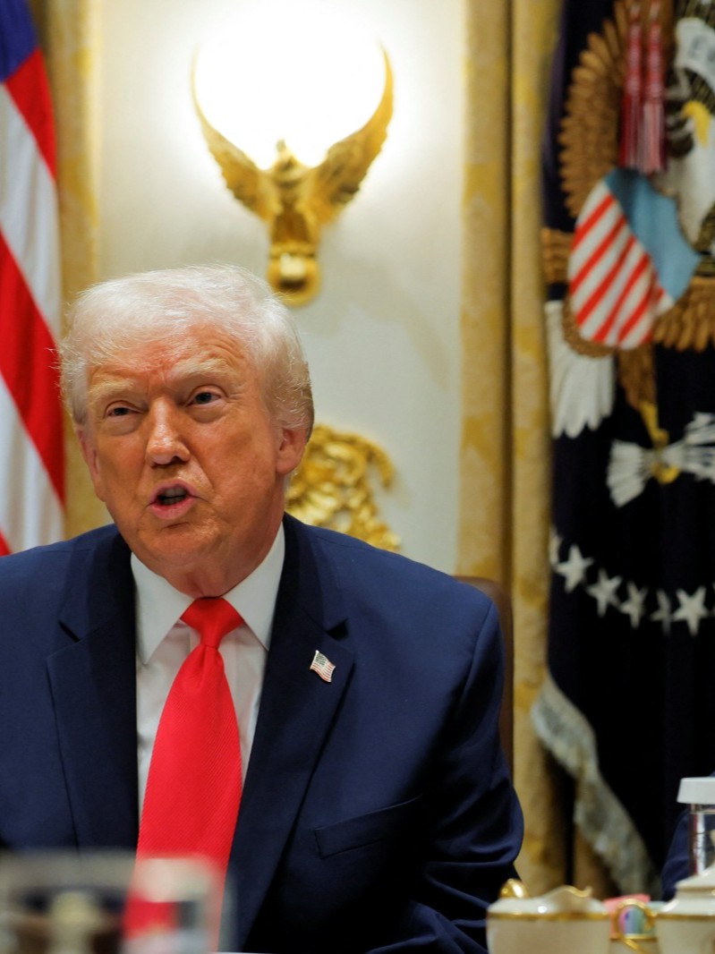 ترمب يوقع قانون الدفاع السنوي.. 76 ألف جندي حد أدنى للقوات الأميركية في أوروبا 