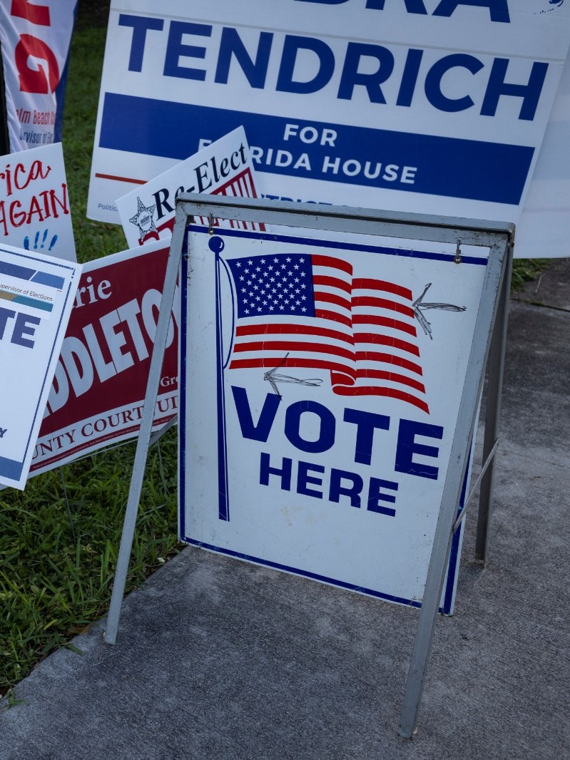 "وول ستريت جورنال": خبير قانوني أبلغ ترمب بعدم وضوح "دستورية الولاية الثالثة" 