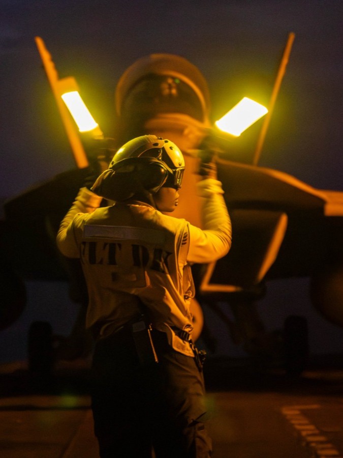 جزيرة خرج تحت التهديد.. أميركا تخطط لعملية برية وإيران تعزز الدفاعات عاجل 