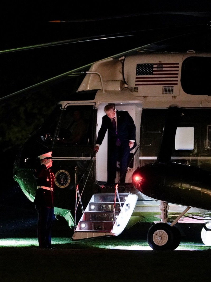 ترمب يهدد بـ"إلقاء القنابل مجدداً" على إيران: أريد اتفاقاً بحلول الأربعاء عاجل 