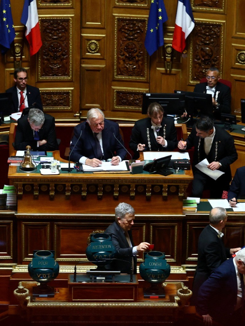 فرنسا.. مجلس الشيوخ يقر مشروع قانون الميزانية لعام 2026 