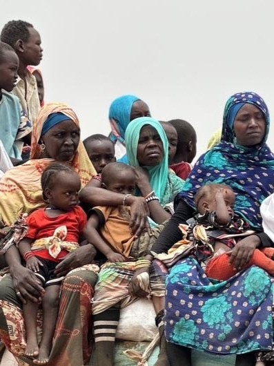 لأول مرة منذ 5 أشهر.. إسقاط جوي للجيش السوداني لمساعدات وذخائر في الفاشر 