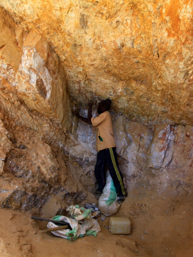السودان.. انهيار منجم للذهب يودي بحياة عشرات الأشخاص غرب كردفان 