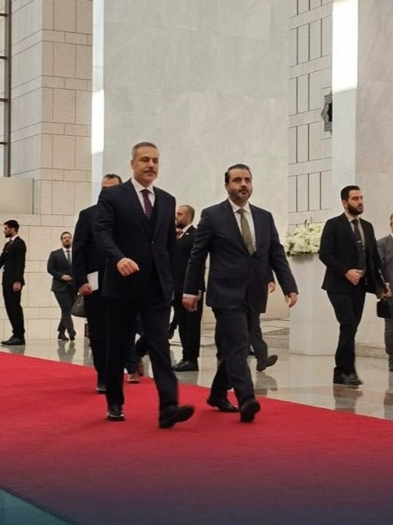 وفد تركي يصل دمشق لبحث إجراءات دمج "قسد" في الجيش السوري عاجل 