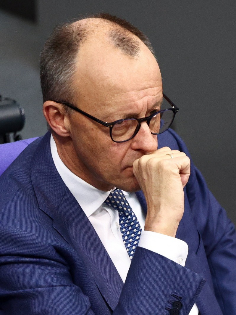 تقرير: ميرتس يدفع ألمانيا لدور قيادي في الاتحاد الأوروبي 