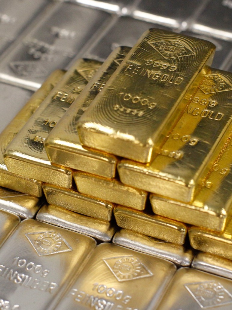 الذهب يقترب من أعلى مستوياته.. والفضة تتجاوز 90 دولاراً للأوقية 