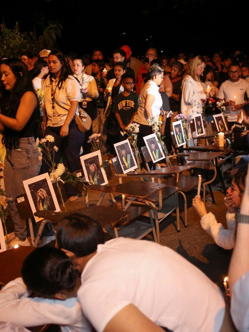 سقوط حافلة مدرسية من منحدر في كولومبيا يودي بحياة 17 طالباً 