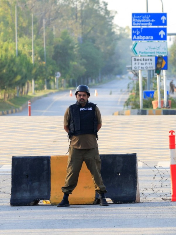 على أعتاب نهاية الهدنة.. رسائل متباينة بين واشنطن وطهران بشأن مفاوضات إسلام آباد عاجل 