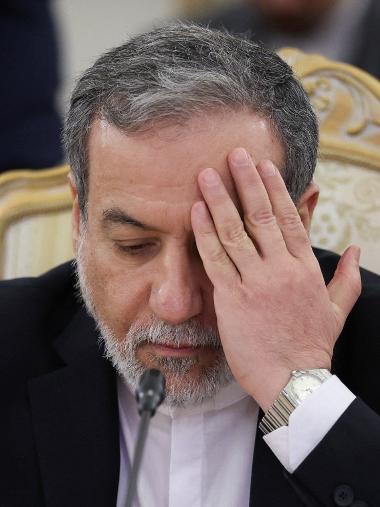 إيران تتمسك بتخصيب اليورانيوم والصواريخ الباليستية وتدعو ترمب إلى "الدبلوماسية" عاجل 