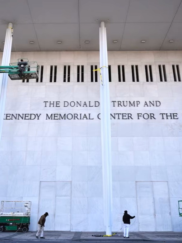 إلغاء حفل جاز عشية عيد الميلاد في مركز كينيدي بعد إضافة اسم ترمب للمبنى 