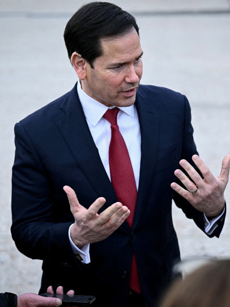 السلطات الأميركية تحتجز اثنتين من أقارب قاسم سليماني بعد إلغاء إقامتهما الدائمة عاجل 