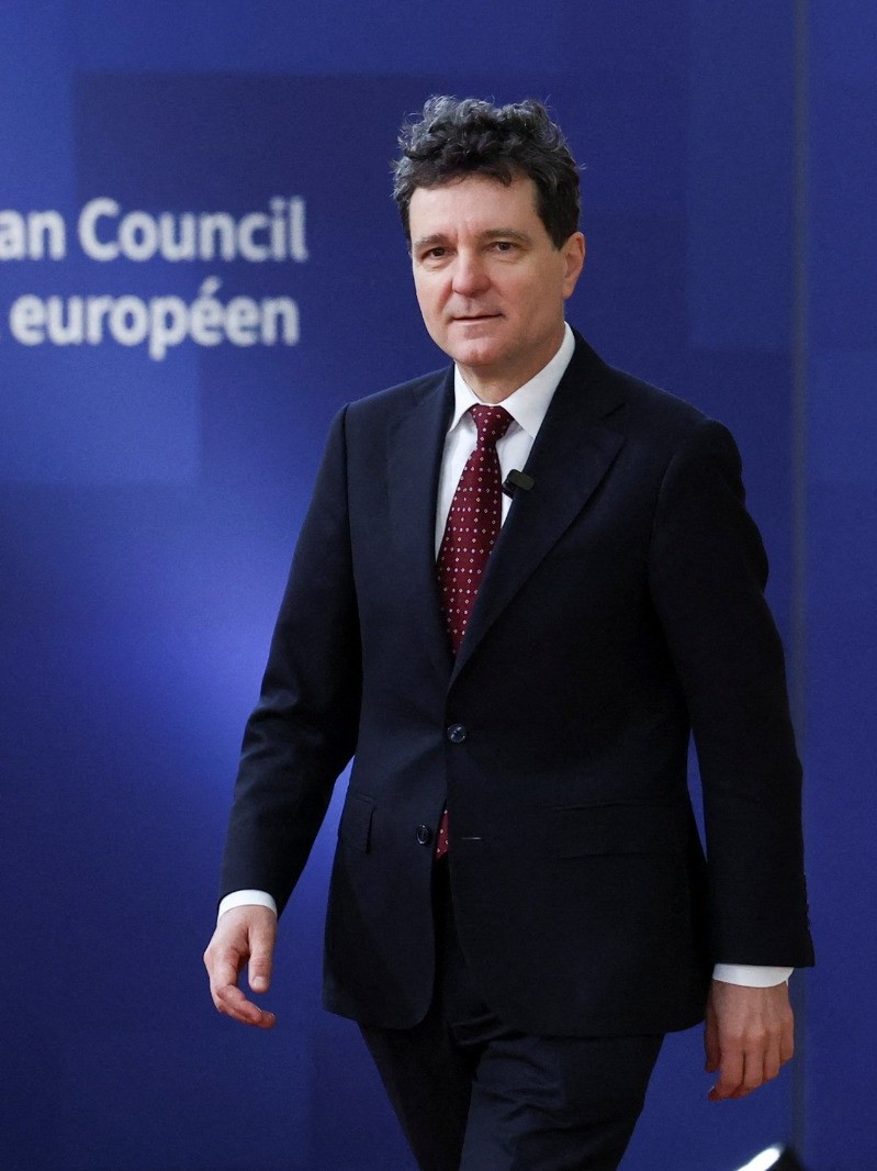 رئيس رومانيا ينتقد "عجز" أوروبا في مواجهة "عالم ترمب الجديد" عاجل 