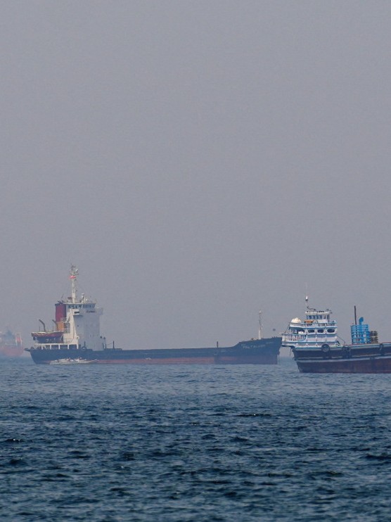 كيف تجاوزت 34 ناقلة نفط مرتبطة بإيران الحصار الأميركي في مضيق هرمز؟ عاجل 