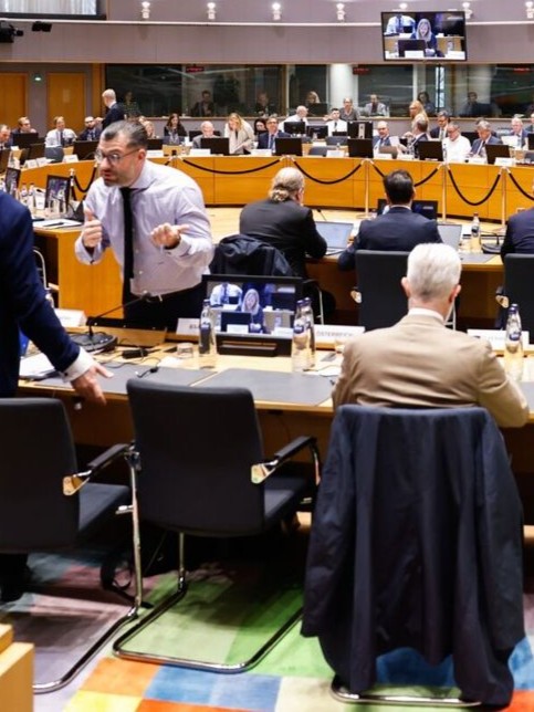 "ضغوط ترمب" بشأن أصول روسيا المجمدة تختبر تماسك الاتحاد الأوروبي في قمة مرتقبة عاجل 