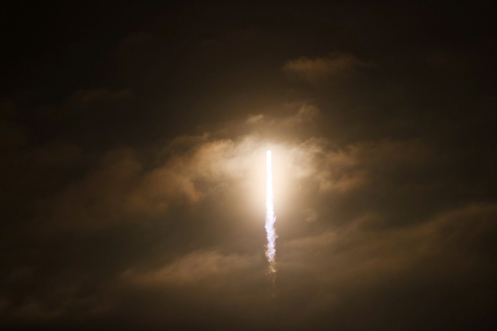 إطلاق مهمة كرو-2 من مركز كينيدي للفضاء في فلوريدا  - Getty Images via AFP
