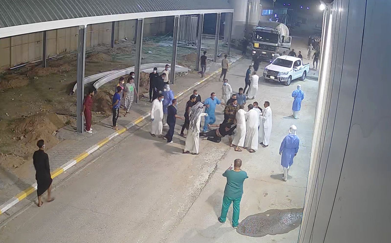 صورة لحادثة الاعتداء التي تعرض لها الطبيب العراقي طارق الشيباني  - Via REUTERS