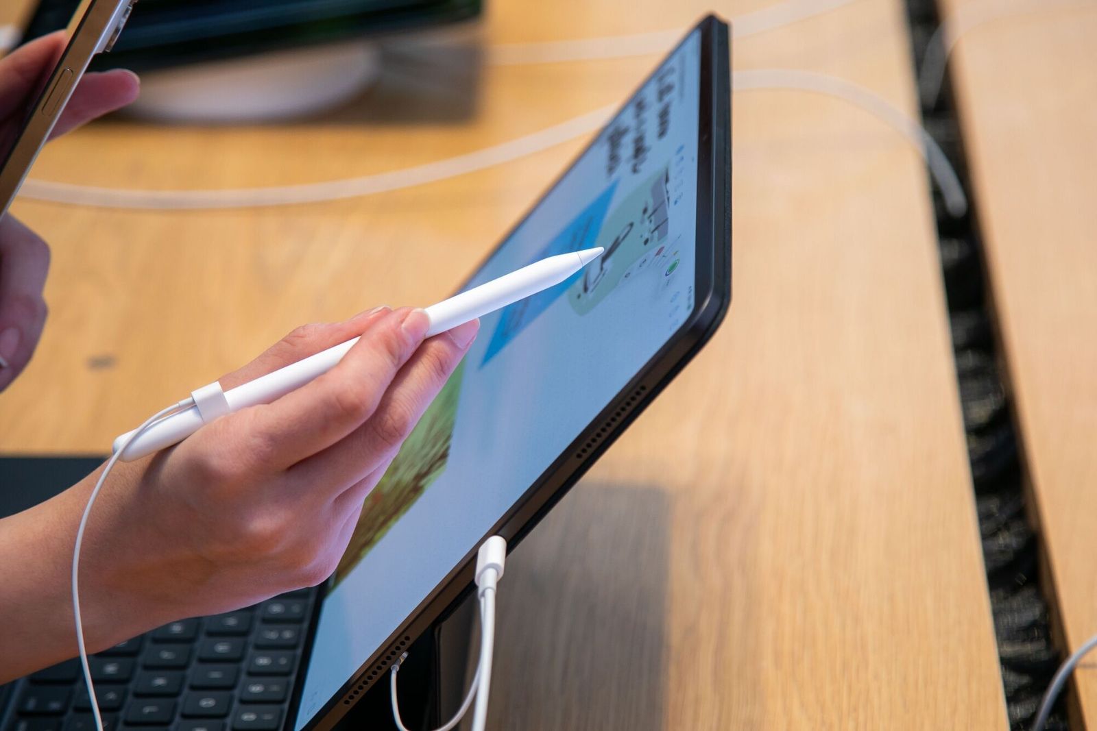 A customer draws with an Apple Pencil Pro on an Apple iPad Pro M4 with nano-texture glass at Apple's Fifth Avenue store in New York, US, on Wednesday, May 15, 2024. Apple Inc. released a new artificial intelligence-focused iPad Pro and a larger iPad Air, aiming to reinvigorate a tablet lineup that has languished over the past two years. Photographer: Michael Nagle/Bloomberg