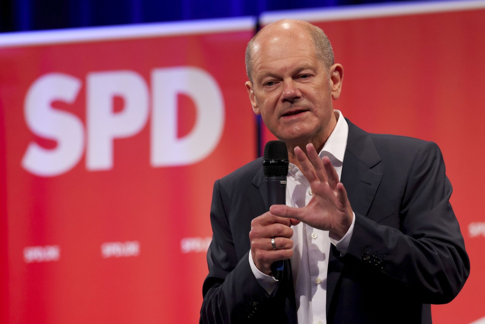مرشح الحزب الاشتراكي للانتخابات الألمانية، أولاف شولتز، يتحدث في برلين - 16 أغسطس 2021 - Bloomberg