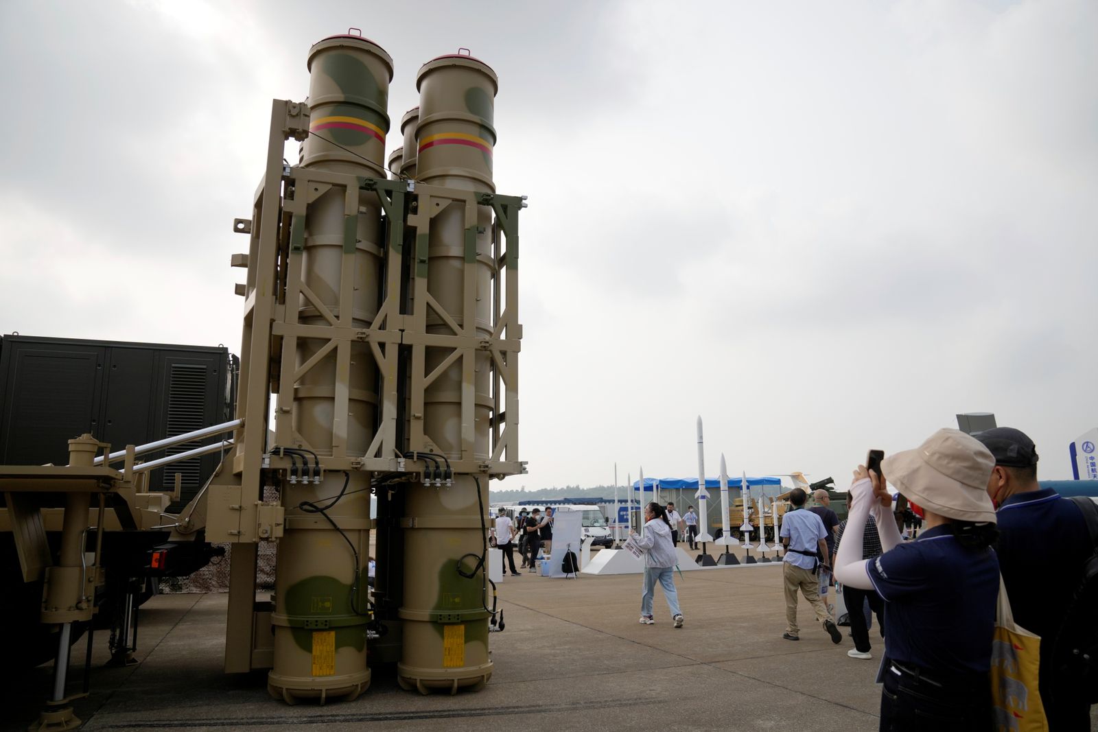 منظومة صواريخ أرض-جو LY-80 في معرض الصين الجوي - 29 سبتمبر 2021 - REUTERS