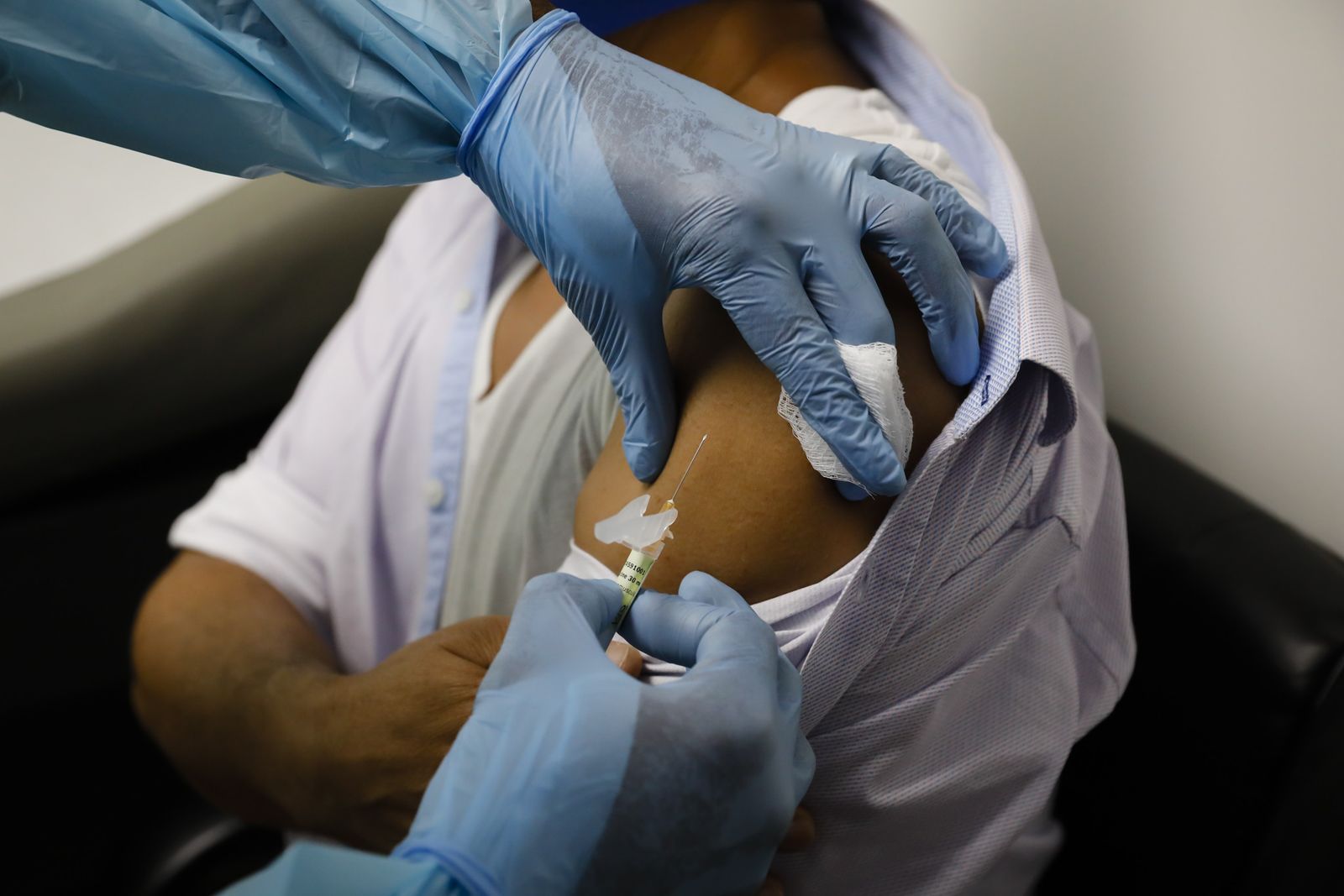 يشارك المقيمون في تجربة عيادة لقاح فايزر Covid-19 - Bloomberg