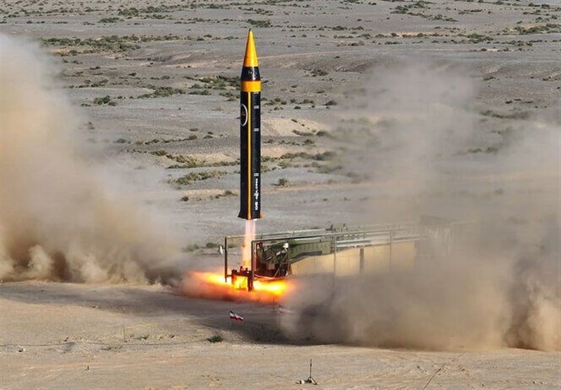صورة غير مؤرخة نشرت في مايو 2022 لإطلاق صاروخ خيبر في مكان غير معروف بإيران