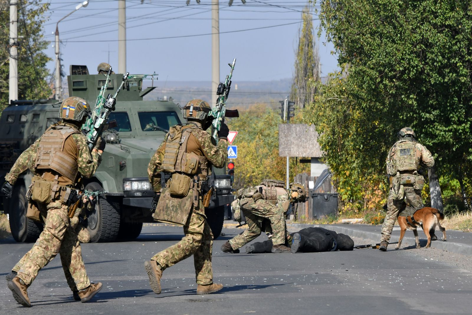 جنود من القوات المسلحة الأميركية خلال عملية عسكرية في سلافيانسك شرقي البلاد 13 أكتوبر 2020 - AFP