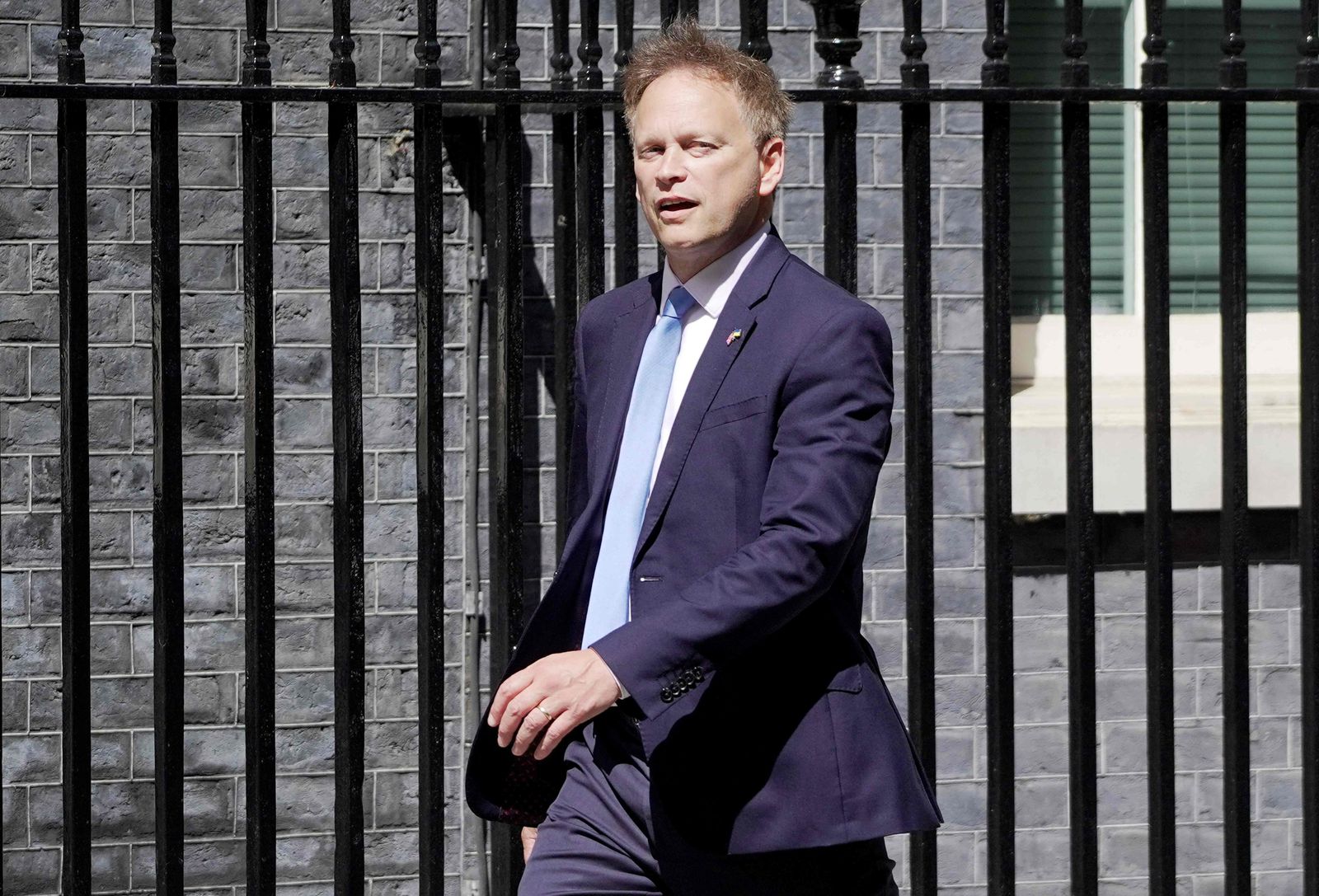 Britain's Transport Secretary Grant Shapps arrives at 10 Downing Street in central London on July 7, 2022, ahead of a meeting of the Government's new Cabinet. - Boris Johnson resigned on Thursday as leader of Britain's Conservative party, paving the way for the selection of a new prime minister after dozens of ministers quit his government over 48 hours of frenzied political drama. (Photo by Niklas HALLE'N / AFP) - AFP