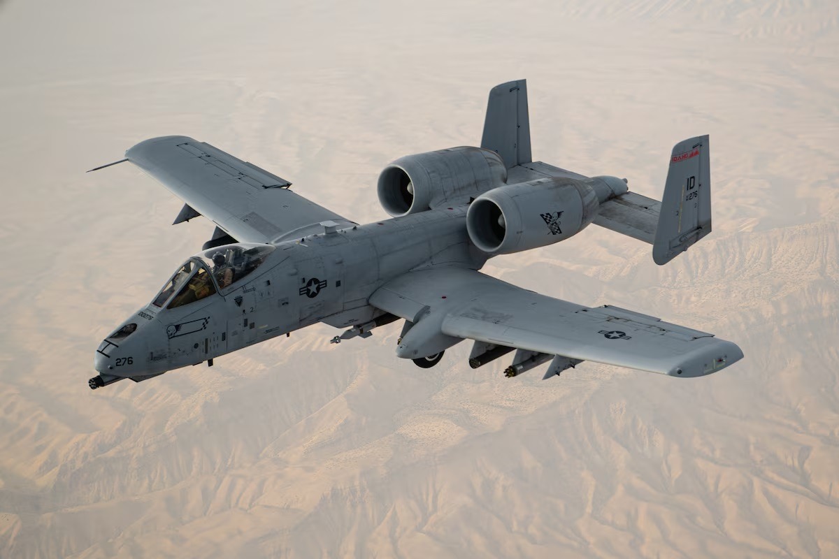 مقاتلة A-10 Thunderbolt تحلق فوق منطقة عمليات القيادة المركزية الأميركية في 29 يونيو 2020