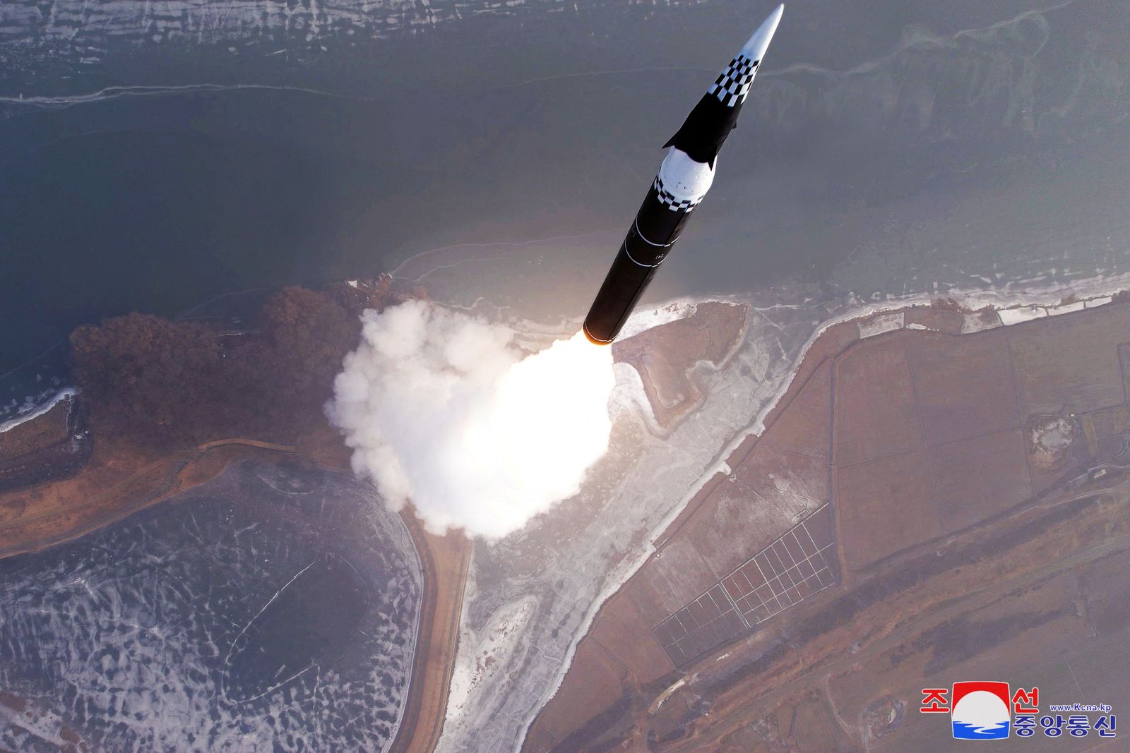 A missile flies during what state media KCNA says is a test of a new intermediate-range hypersonic ballistic missile at an undisclosed location January 6, 2025, in this photo released on January 7, 2025 by North Korea's official Korean Central News Agency.   KCNA via REUTERS    ATTENTION EDITORS - THIS IMAGE WAS PROVIDED BY A THIRD PARTY. REUTERS IS UNABLE TO INDEPENDENTLY VERIFY THIS IMAGE. NO THIRD PARTY SALES. SOUTH KOREA OUT. NO COMMERCIAL OR EDITORIAL SALES IN SOUTH KOREA.