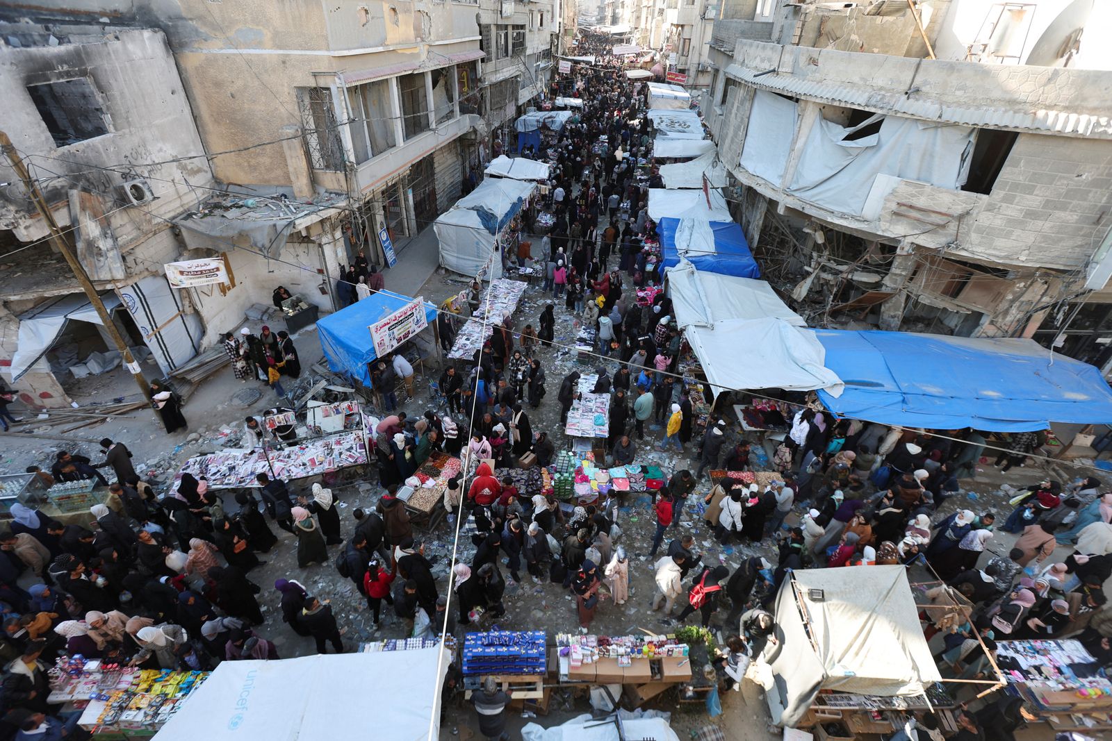 Palestinians shop as they prepare for the upcoming holy fasting month of Ramadan, amid a ceasefire between Israel and Hamas, in Khan Younis, in the southern Gaza Strip, February 27, 2025. REUTERS/Ramadan Abed