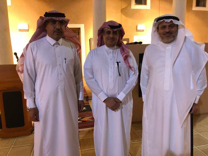 مدير عام الجمعية السعودية للمحافظة على التراث، عبدالرحمن العيدان (وسط) - الحساب الرسمي على تويتر