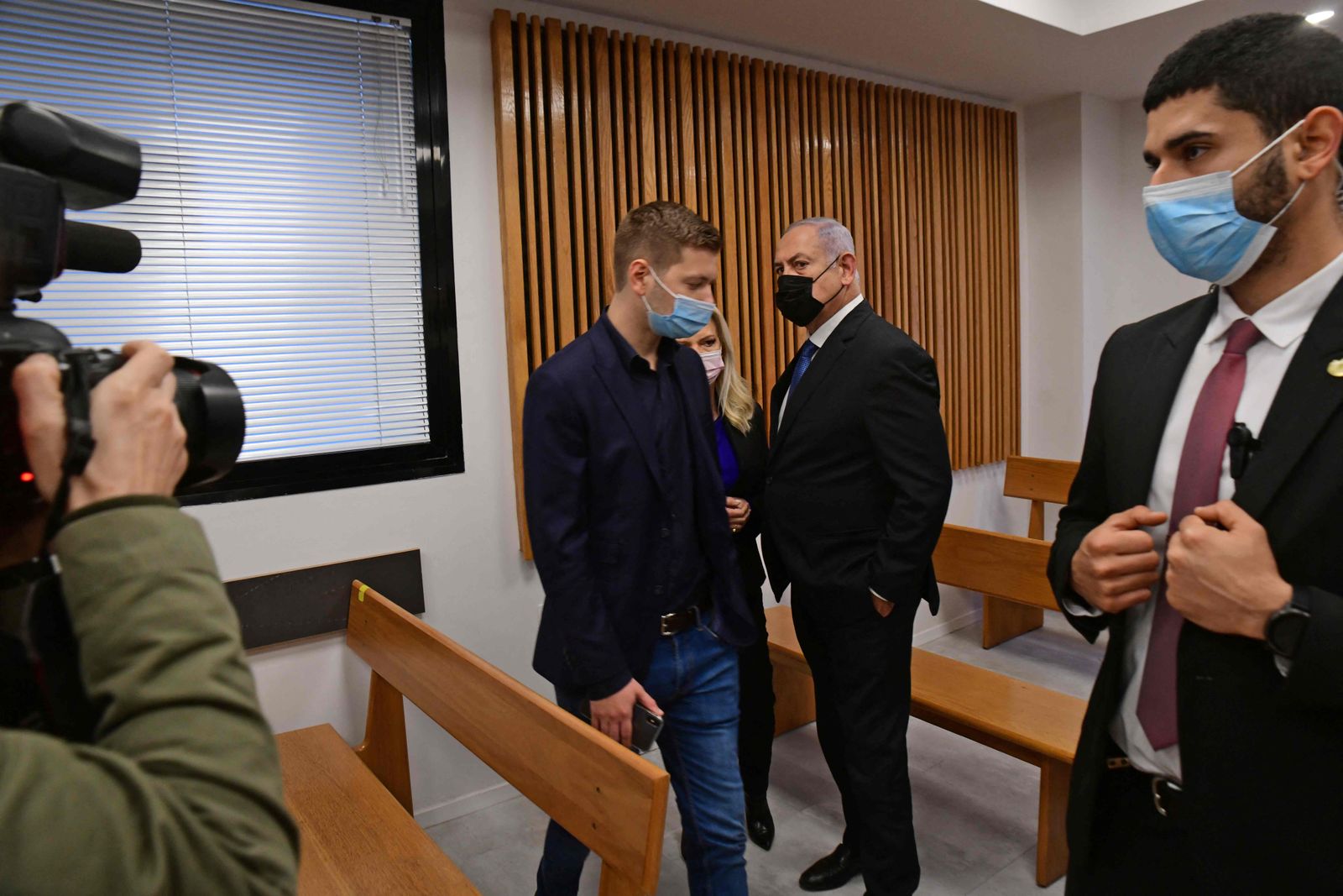 Former Israeli Prime Minister Benjamin Netanyahu (R), his wife Sarah, and son Yair (L), wait in the Tel Aviv Magistrate's Court, on 10 January 2022, for a preliminary hearing in their defamation lawsuit against former Prime Minister Ehud Olmert, who called them 