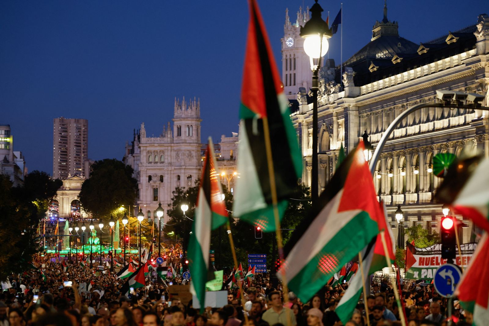 Protesters take part in a demonstration in support of Palestinians and to condemn Israeli forces' interception of the Global Sumud Flotilla vessels, which were aiming to reach Gaza and break Israel's naval blockade, in Madrid, Spain, October 4, 2025. REUTERS/Susana Vera