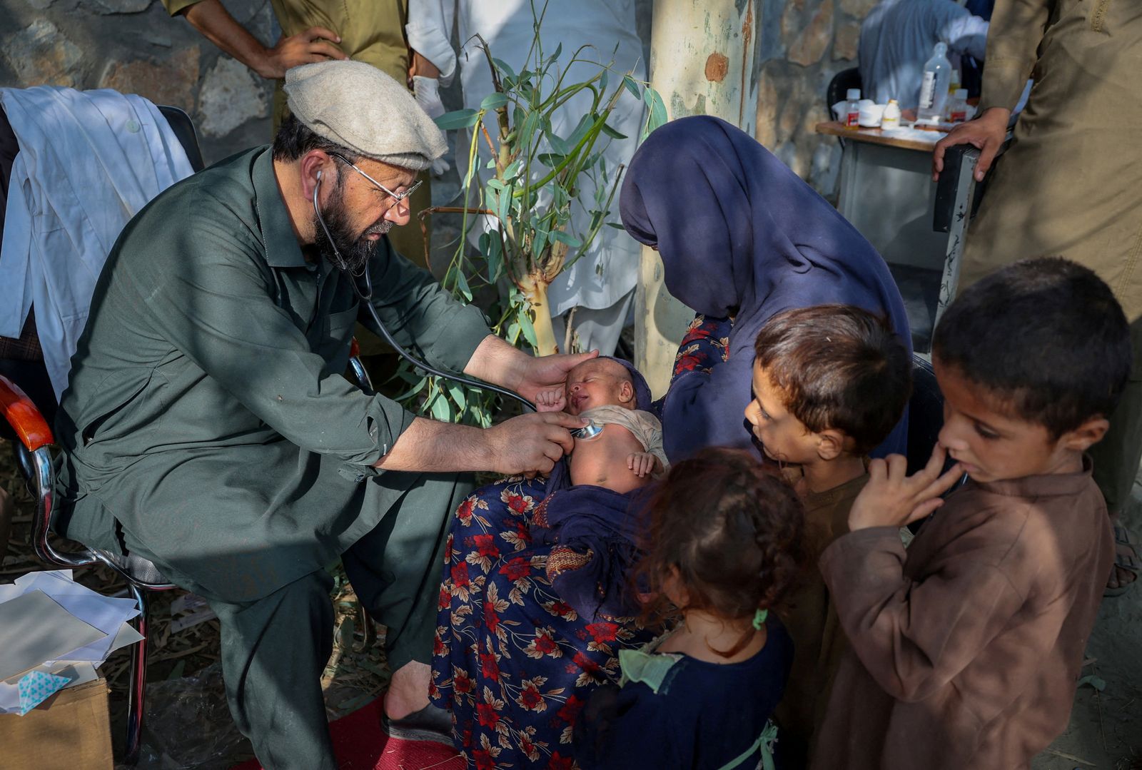 A doctor examines a child following a deadly magnitude-6 earthquake that struck Afghanistan on Sunday, at a mobile clinic setup inside a school, in Nurgal district, Kunar province, Afghanistan, September 3, 2025. REUTERS/Sayed Hassib     TPX IMAGES OF THE DAY