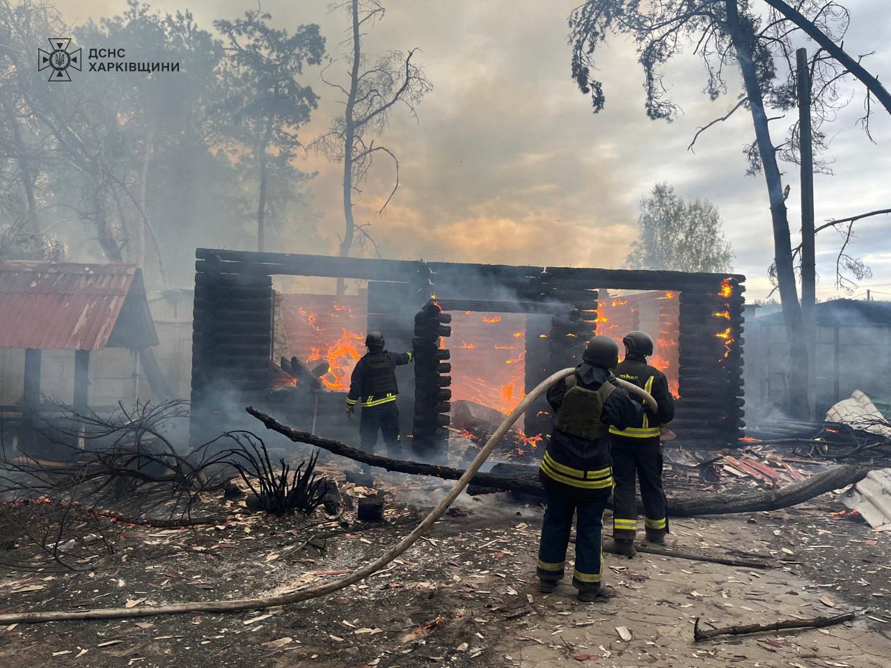 This handout photograph taken and released by the Ukrainian Emergency Service on April 21, 2024 shows firefighters putting out a fire after a strike in Kherson, amid the Russian invasion on Ukraine. (Photo by Handout / UKRAINIAN EMERGENCY SERVICE / AFP) / RESTRICTED TO EDITORIAL USE - MANDATORY CREDIT 'AFP PHOTO / Ukrainian Emergency Service ' - NO MARKETING NO ADVERTISING CAMPAIGNS - DISTRIBUTED AS A SERVICE TO CLIENTS