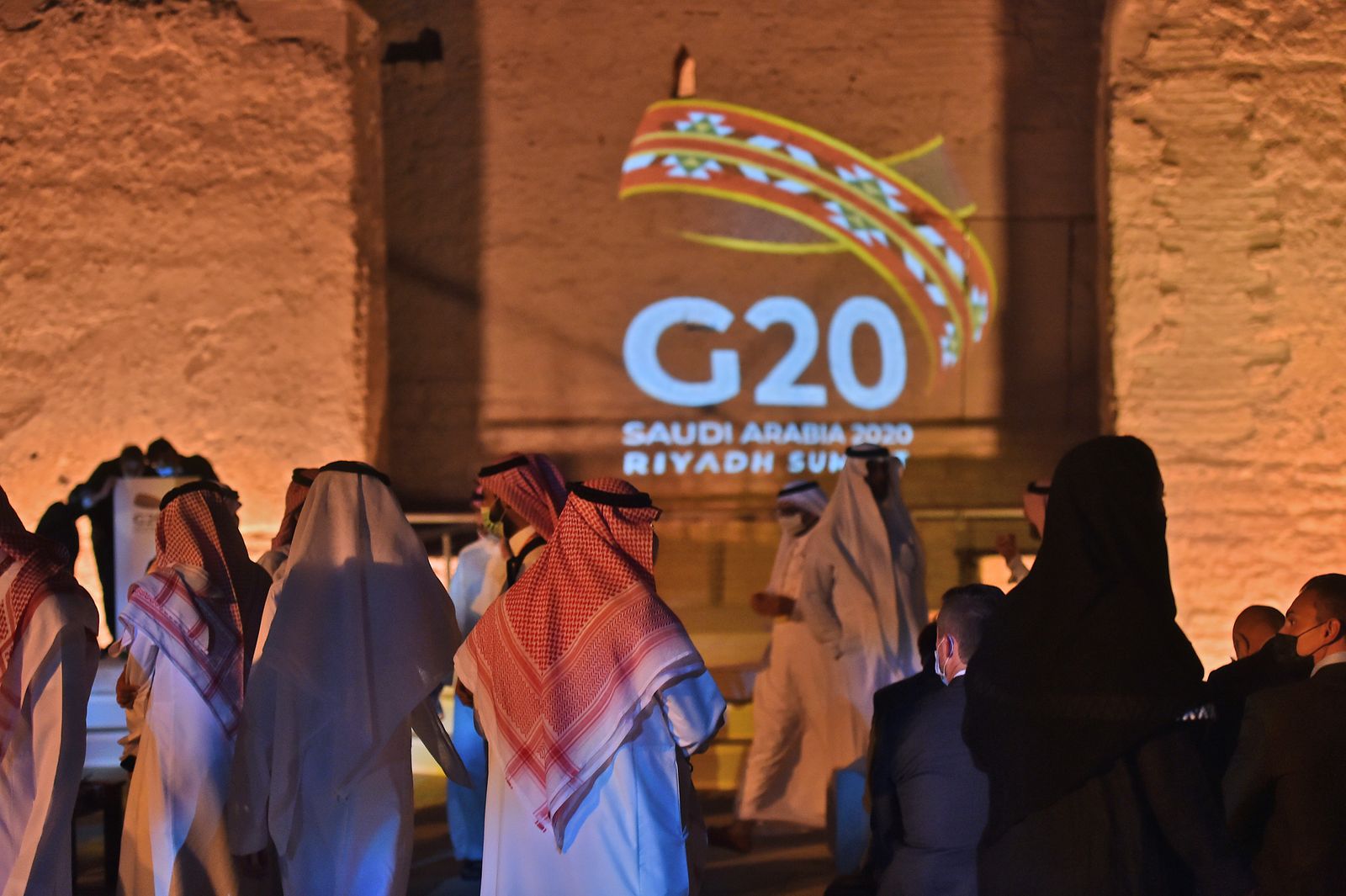 شعار مجموعة العشرين قبل اجتماع لوزراء المالية ومحافظي البنوك المركزية في الرياض، 18 نوفمبر 2020 - AFP - AFP