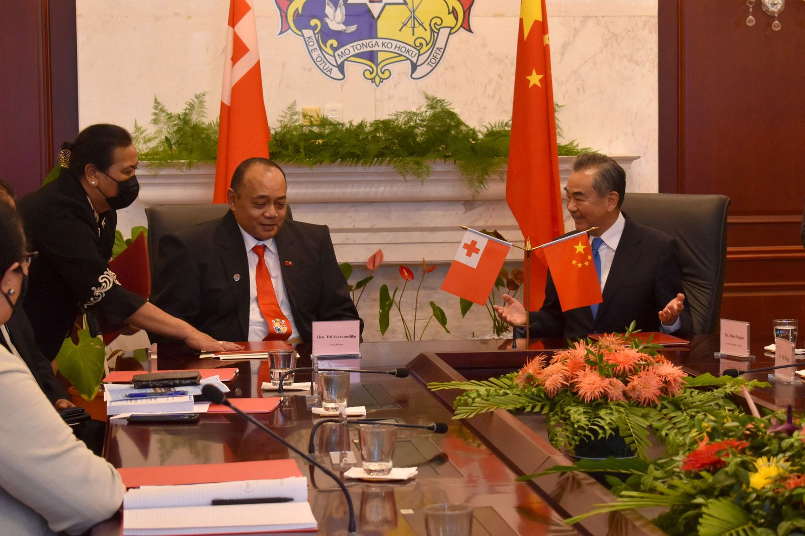 Tongan Prime Minister Hu�akavameiliku talks with visiting Chinese Foreign Minister Wang Yi (R) during a meeting at the Prime Minister�s Office in Nuku�alofa on May 31, 2022. (Photo by Linny Folau / MatangiTonga / AFP) - AFP