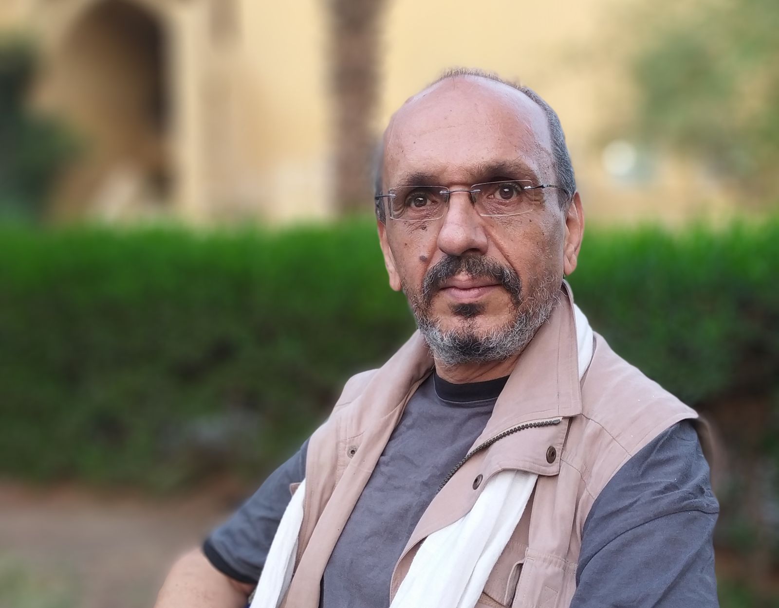 الفنان عمر الفيومي - الشرق