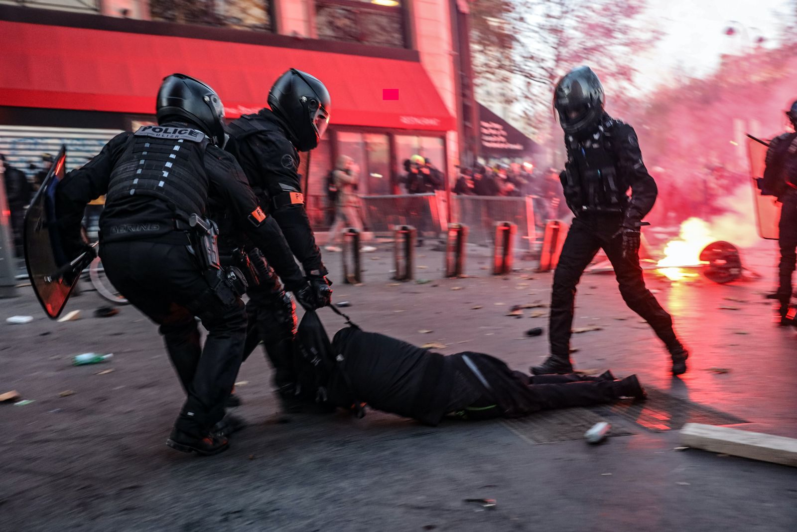 جانب من المظاهرات ضد قانون الأمن الشامل في باريس 28 نوفمبر 2020 - AFP