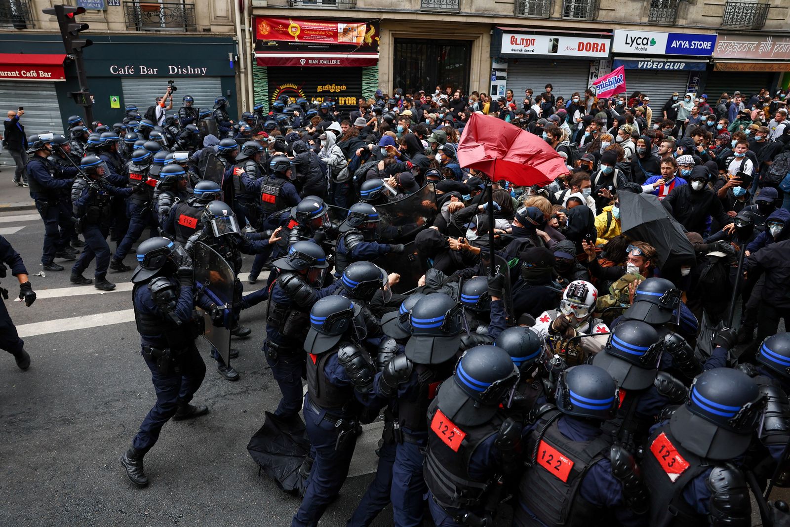 Police officers in riot gear clash with demonstrators gathering during a day of protests as part of a grassroots protest movement called 'Bloquons Tout' ('Let's Block Everything') calling for nationwide all-day disruption, in Paris, France, September 10, 2025. REUTERS/Abdul Saboor     TPX IMAGES OF THE DAY