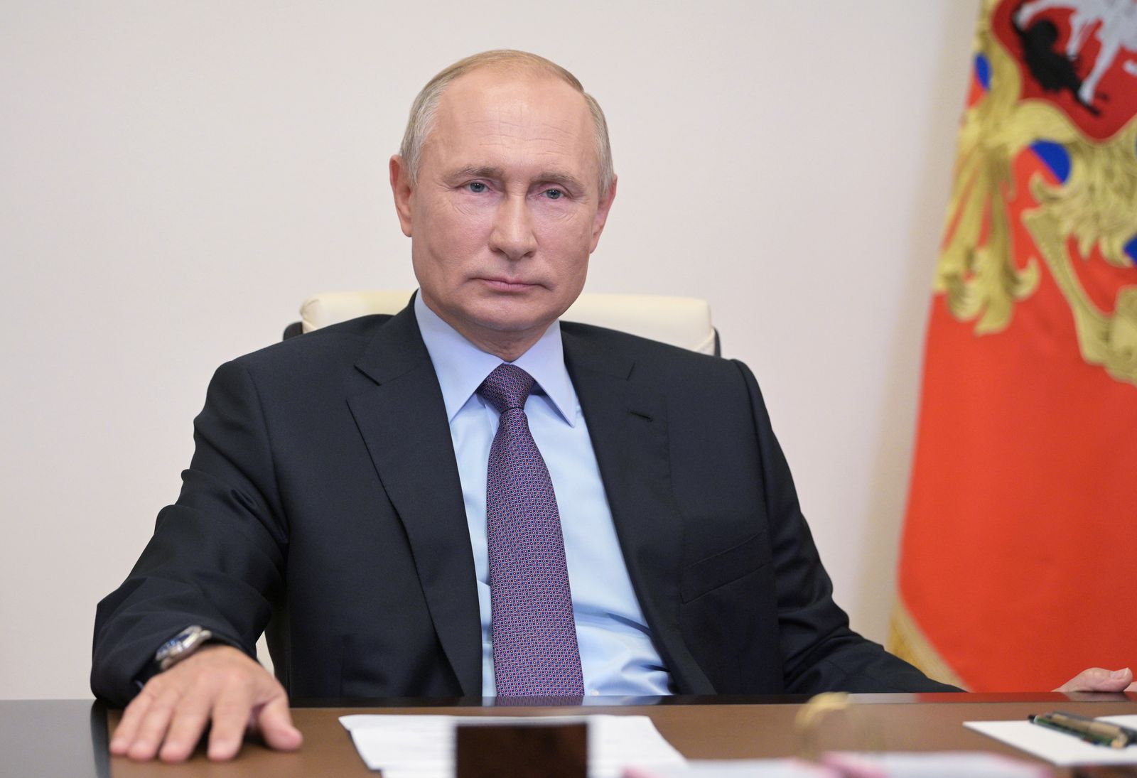 الرئيس الروسي بوتين يحضر حفل إطلاق وحدة تكرير النفط الجديدة Euro + Combined في مصفاة غازبروم نفط موسكو ، عبر رابط فيديو خارج موسكو - via REUTERS