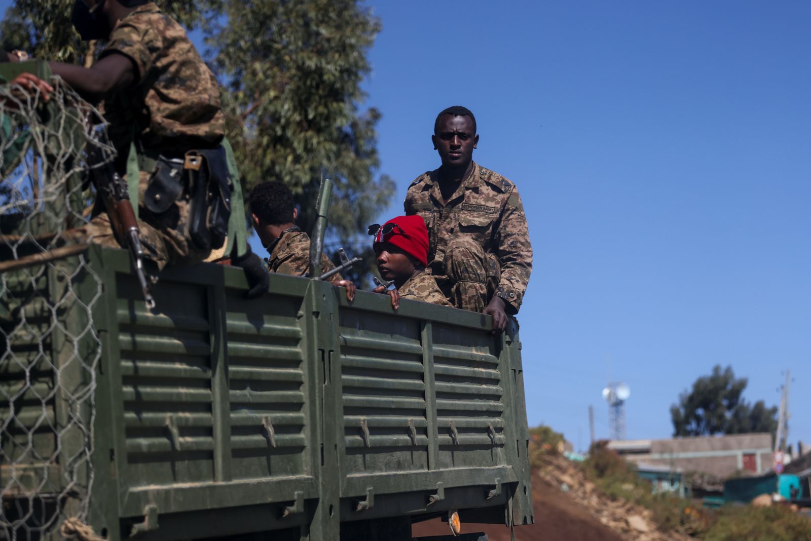 جنود إثيوبيون على متن شاحنة في إقليم تيغراي- 18 مارس 2021.  - REUTERS