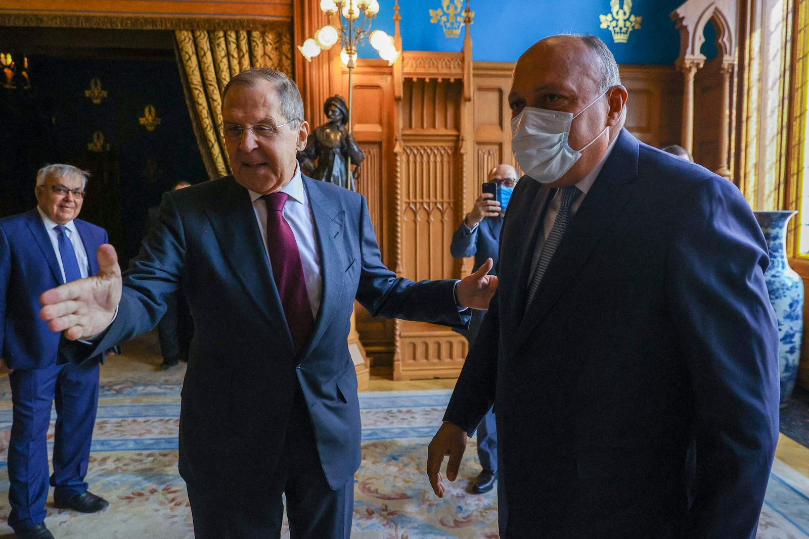 This handout photograph taken and released by Russian Foreign Ministry on October 4, 2021, shows Russian Foreign Minister Sergei Lavrov (L) greeting Egyptian Foreign Minister Sameh Shoukry prior to their meeting in Moscow. (Photo by Handout / RUSSIAN FOREIGN MINISTRY / AFP) / RESTRICTED TO EDITORIAL USE - MANDATORY CREDIT 