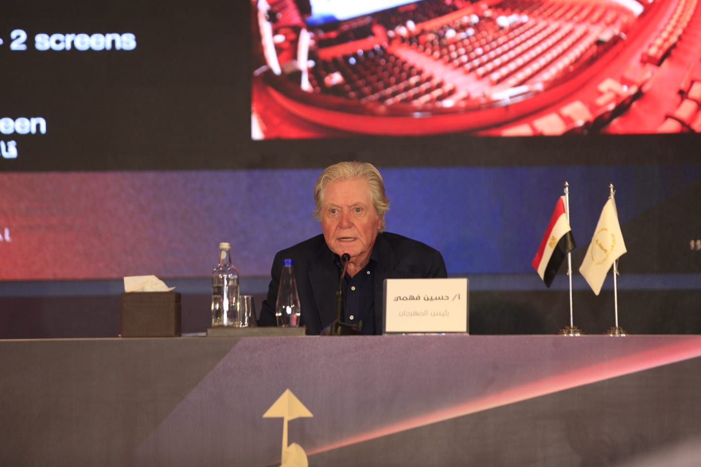 رئيس مهرجان القاهرة السينمائي حسين فهمي خلال المؤتمر الصحفي - 18 أكتوبر 2022 - المكتب الإعلامي للمهرجان