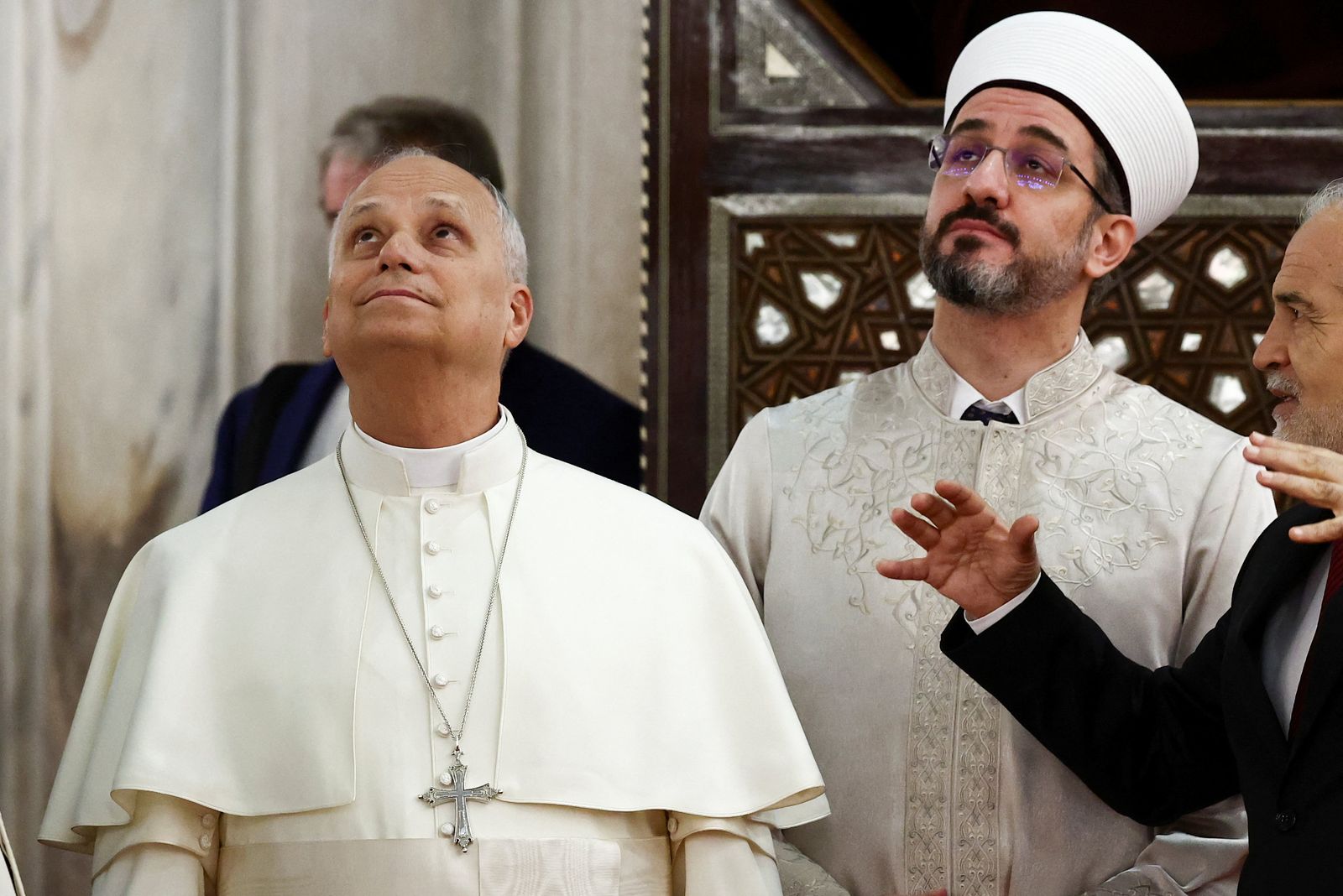 Pope Leo XIV visits the Sultanahmet Mosque, known as the Blue Mosque, during his first apostolic journey, in Istanbul, Turkey, November 29, 2025. REUTERS/Yara Nardi